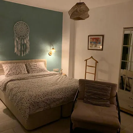 Arden's House 4*