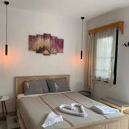 לינה וארוחת בוקר Arden's House בודרום