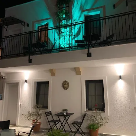 לינה וארוחת בוקר Arden's House