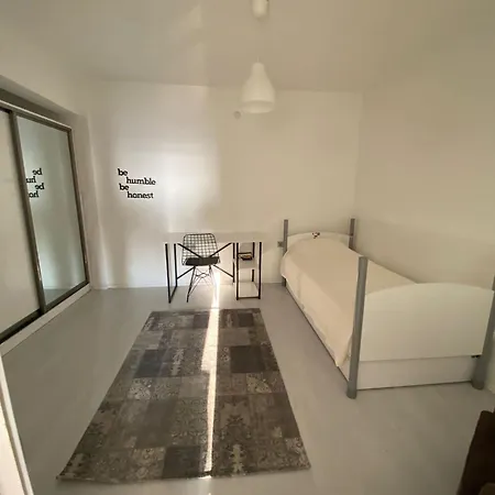 לינה וארוחת בוקר Arden's House
