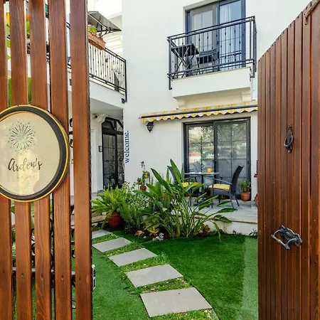 לינה וארוחת בוקר Arden's House בודרום