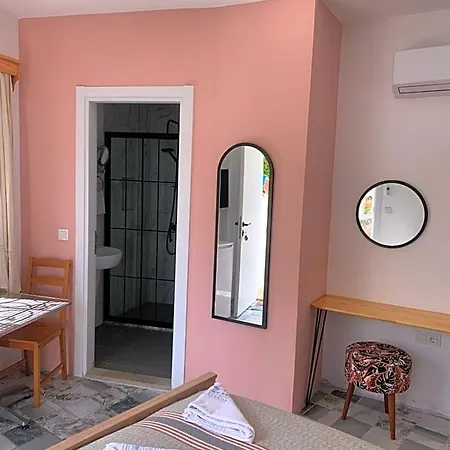 Arden's House 4*