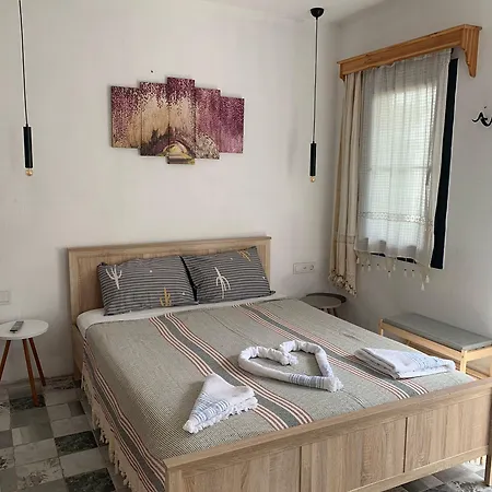 Arden's House 4*