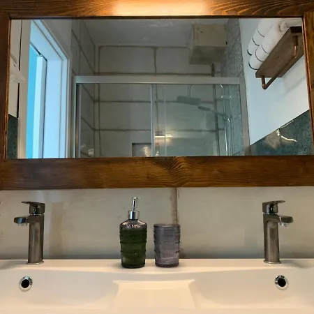 לינה וארוחת בוקר Arden's House