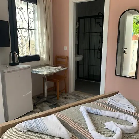 לינה וארוחת בוקר Arden's House 4*