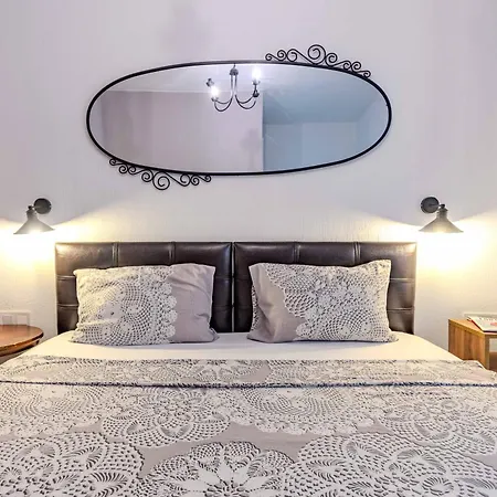 לינה וארוחת בוקר Arden's House 4*