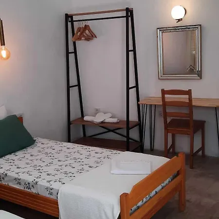 Arden's House לינה וארוחת בוקר בודרום